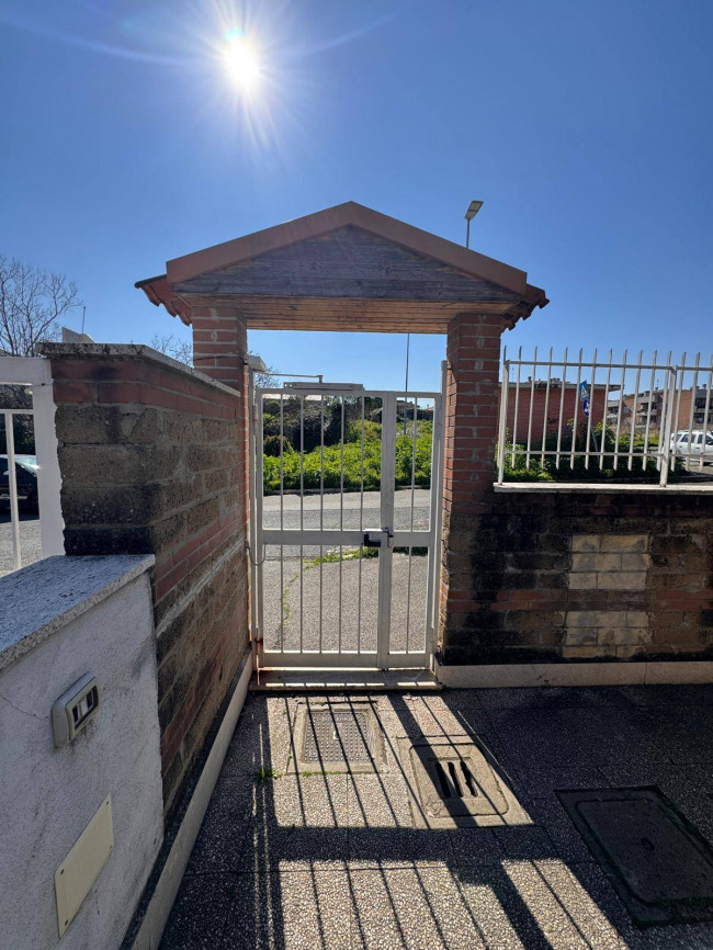 Box o garage in affitto a Roma - Settecamini