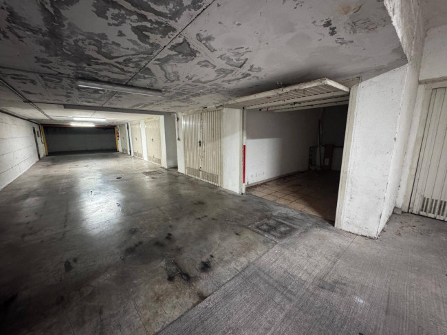 Box o garage in affitto a Roma - Settecamini