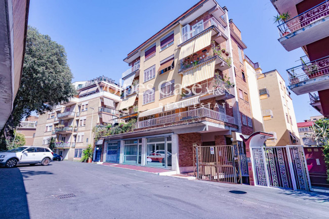 Locale/Negozio in vendita a Roma - Talenti