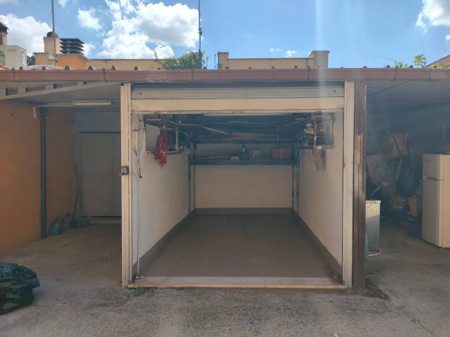 Box o garage in vendita a Roma - Centocelle