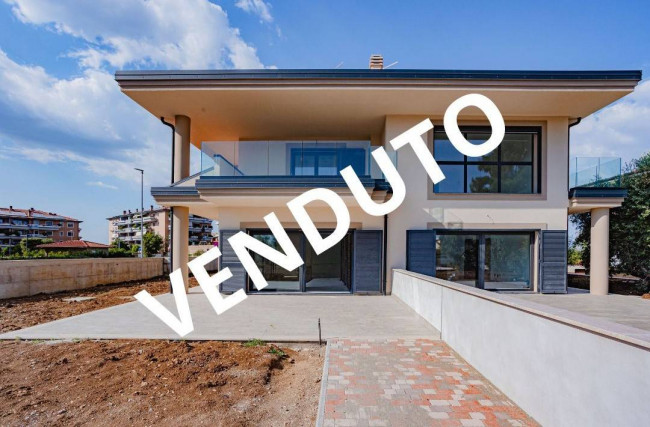 Villa bifamiliare in vendita a Roma - Settebagni
