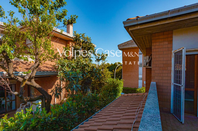 Villa bifamiliare in vendita a Lariano