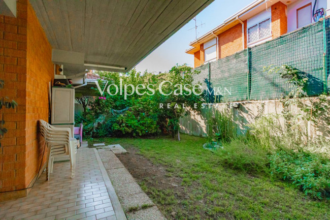 Villa bifamiliare in vendita a Lariano