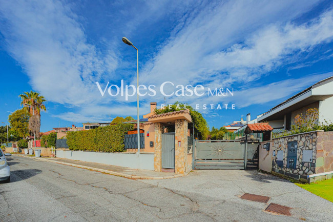 Villa bifamiliare in vendita a Guidonia Montecelio - Parco Azzurro