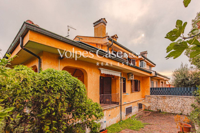 Villa bifamiliare in vendita a Guidonia Montecelio - Parco Azzurro