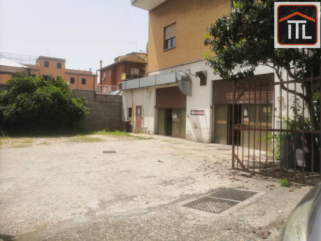 Fondo commerciale in affitto a Massimina, Roma (RM)