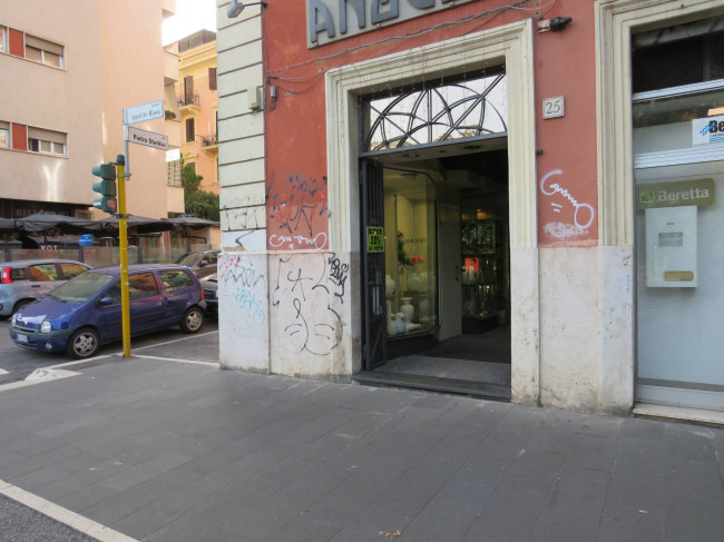 Fondo commerciale in affitto a Trastevere, Roma (RM)