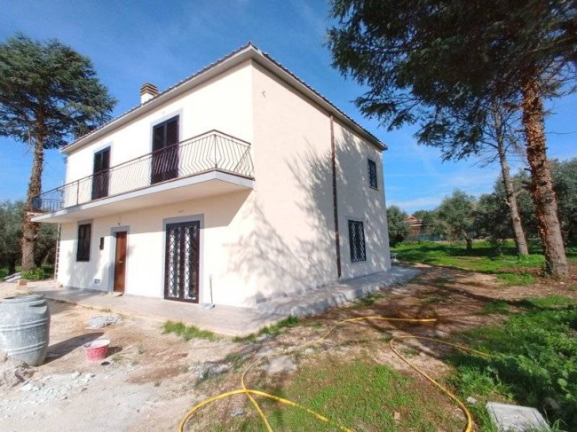 Casa indipendente in vendita a Velletri (RM)