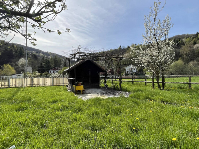 Fondo commerciale in affitto a Rossi, Osiglia (SV)