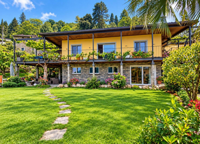 Casa bifamigliare in vendita a Brissago