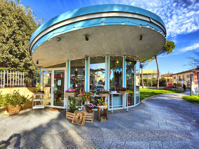 Locale commerciale in vendita a Campi Bisenzio