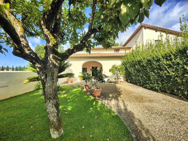 Villa in vendita a Campi Bisenzio