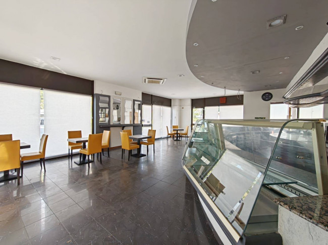 Locale commerciale in vendita a Sesto Fiorentino