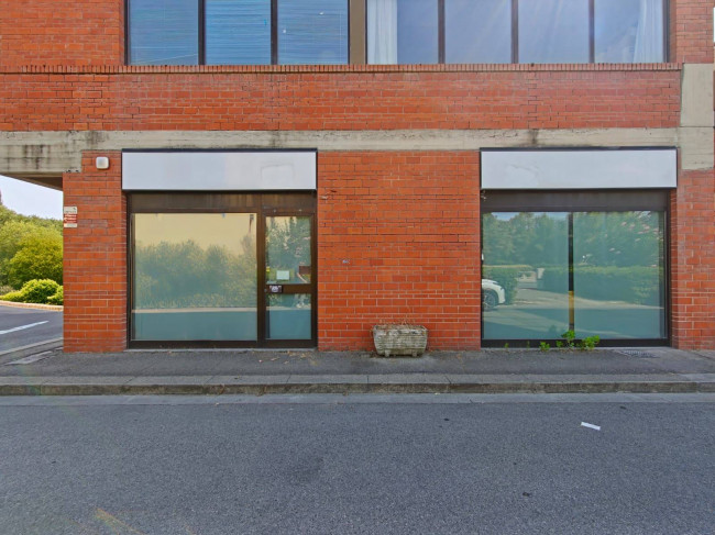 Locale commerciale in vendita a Sesto Fiorentino