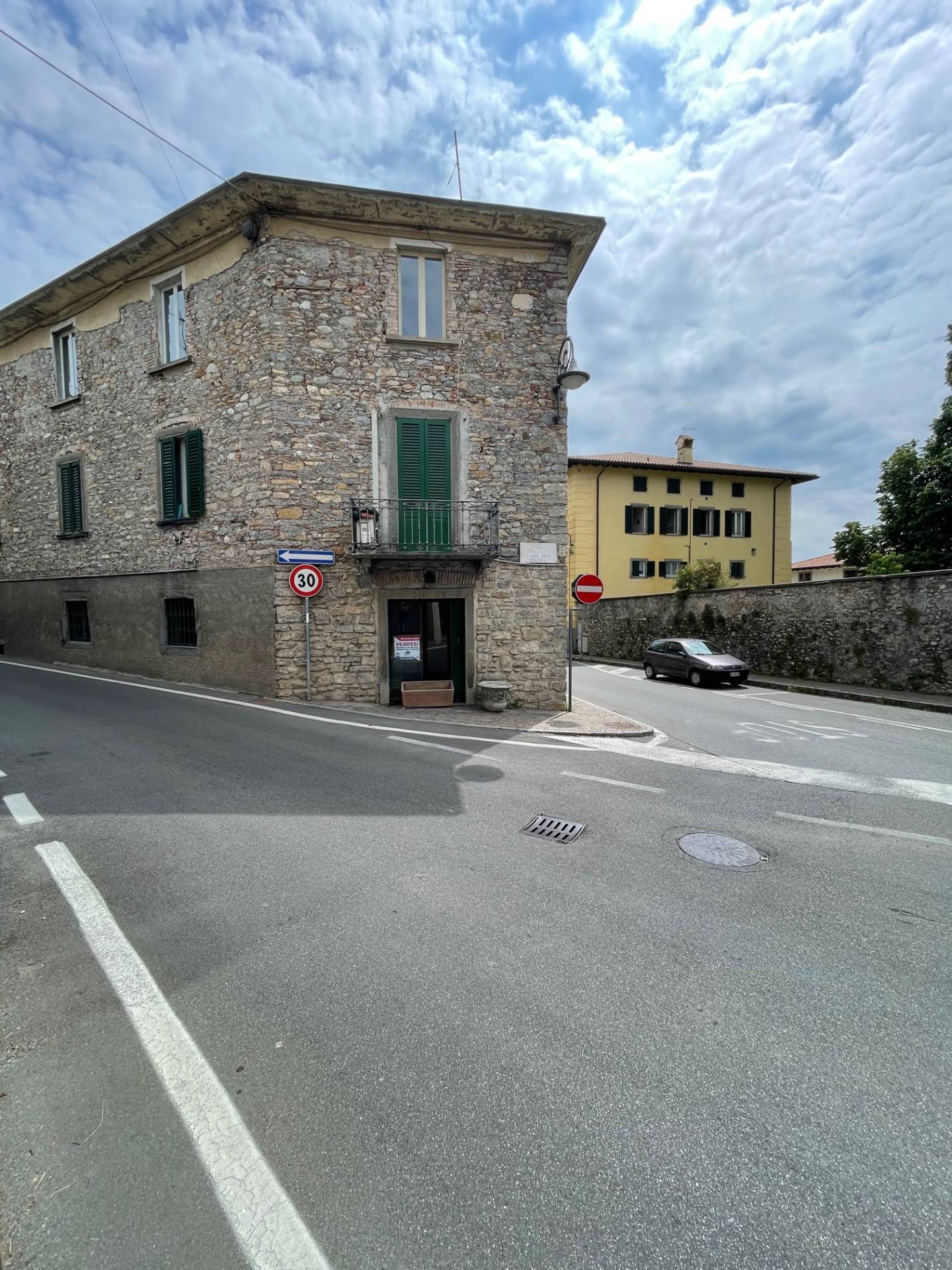 Negozio in vendita a Almenno San Salvatore (BG)