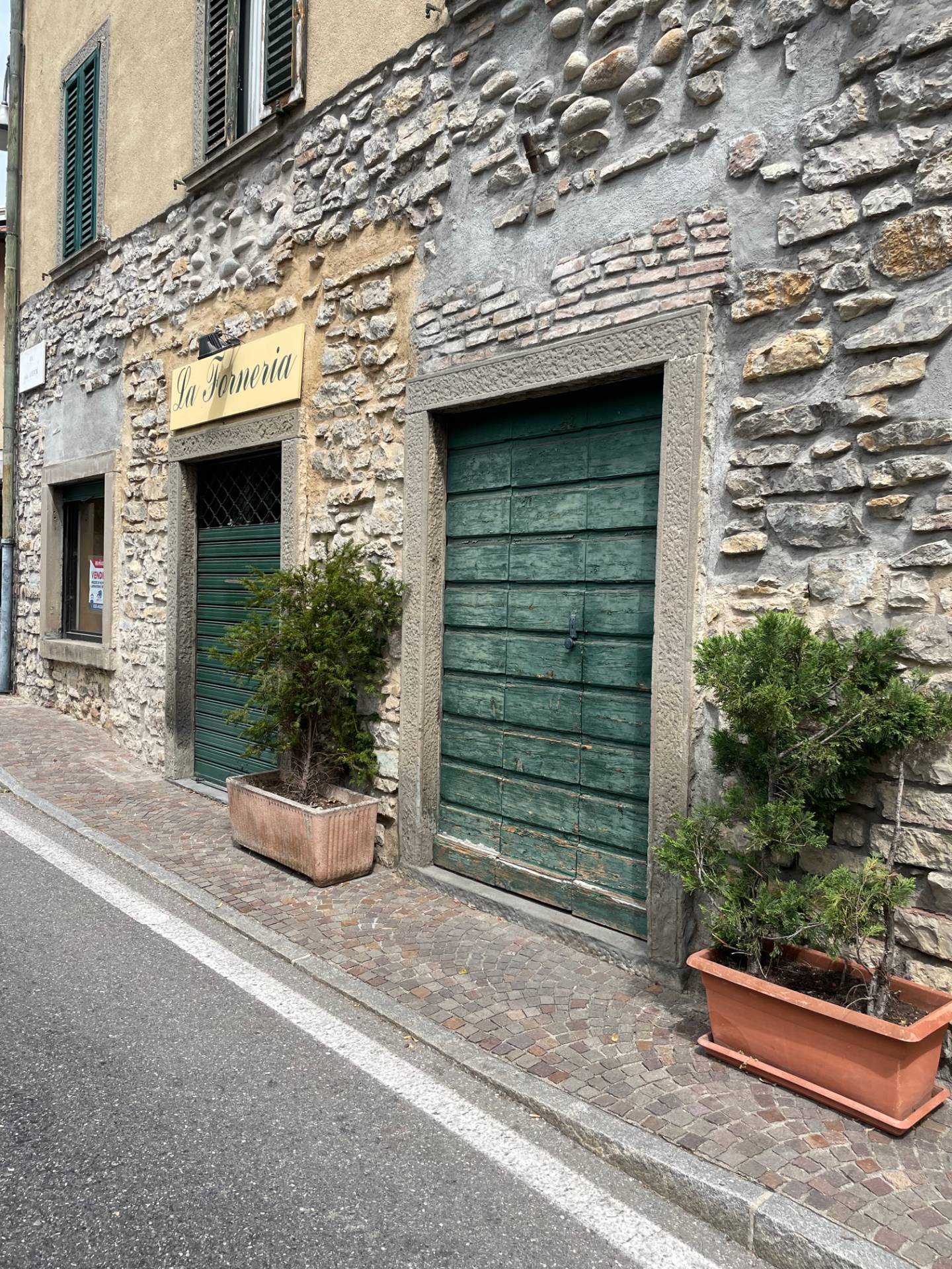 Negozio in vendita a Almenno San Salvatore (BG)