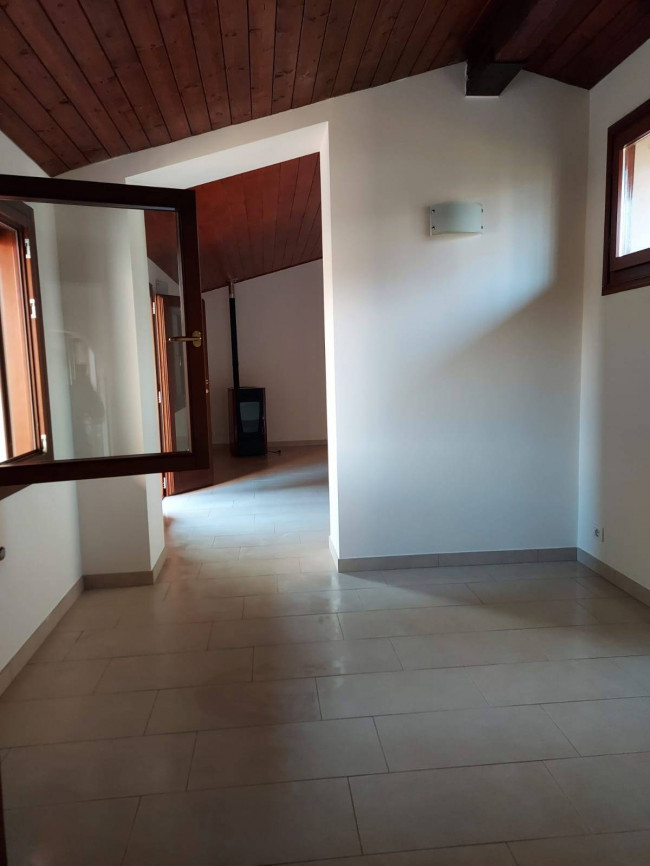 Edificio residenziale in affitto a Caneva