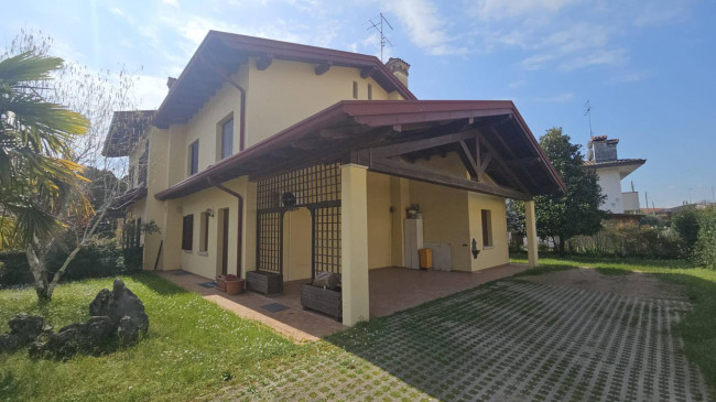 Villetta bifamiliare in affitto a Roveredo in Piano