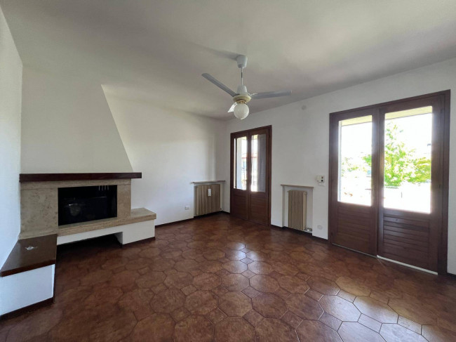 Single House for rent in Roveredo in Piano