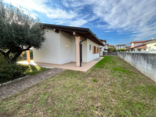 Villetta bifamiliare in affitto a Roveredo in Piano