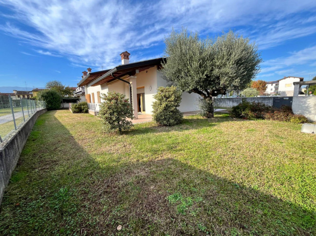 Villetta bifamiliare in affitto a Roveredo in Piano