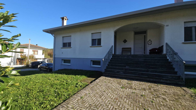 Villetta bifamiliare in affitto a Caneva