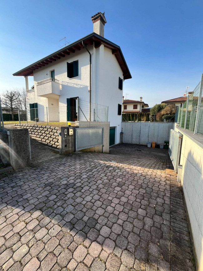 Villetta bifamiliare in affitto a Fontanafredda