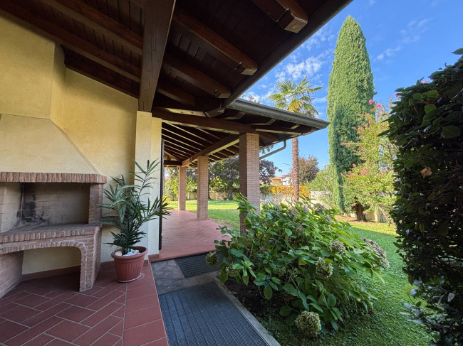 Villa in vendita a Roveredo in Piano