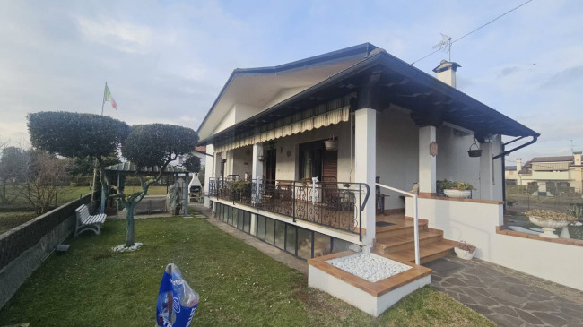 Casa singola in vendita a Roveredo in Piano