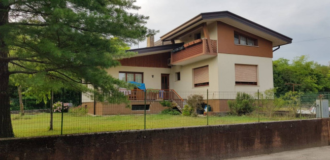 casa indipendente in affitto a Roveredo in Piano