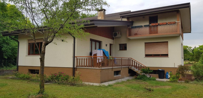 casa indipendente in affitto a Roveredo in Piano