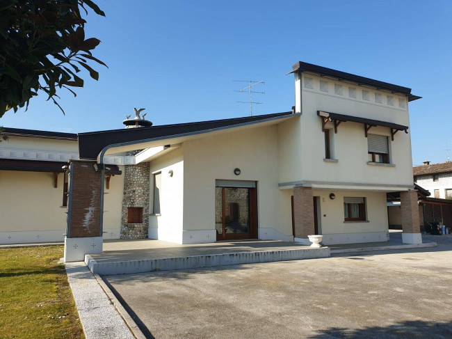 casa indipendente in affitto a Fontanafredda