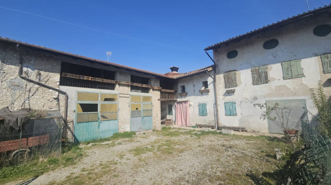 Rustico in vendita a Roveredo in Piano