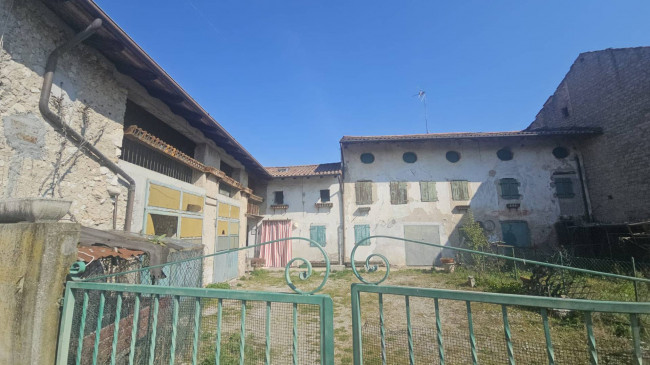 Rustico in vendita a Roveredo in Piano