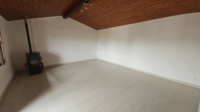 Edificio residenziale in affitto a Caneva