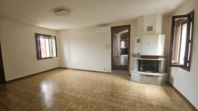 Edificio residenziale in affitto a Caneva