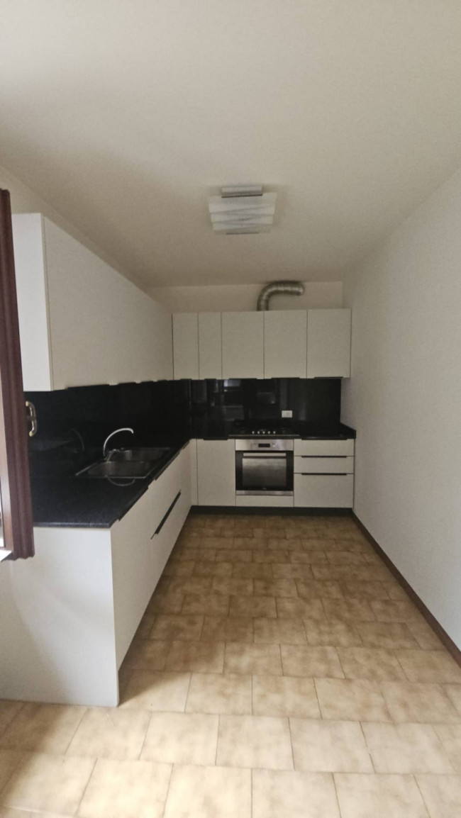 Edificio residenziale in affitto a Caneva