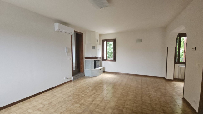Edificio residenziale in affitto a Caneva
