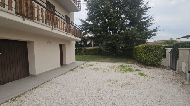 Edificio residenziale in affitto a Caneva