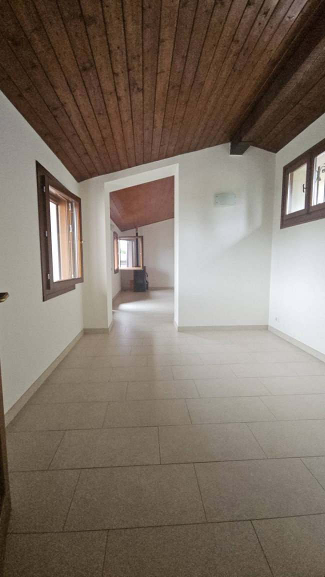 Edificio residenziale in affitto a Caneva