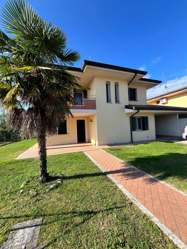 Villetta bifamiliare in affitto a Roveredo in Piano