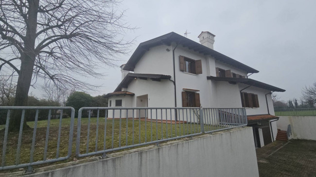 Villa in vendita a Roveredo in Piano