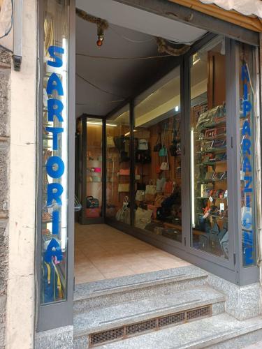 Locale commerciale in vendita a Savona