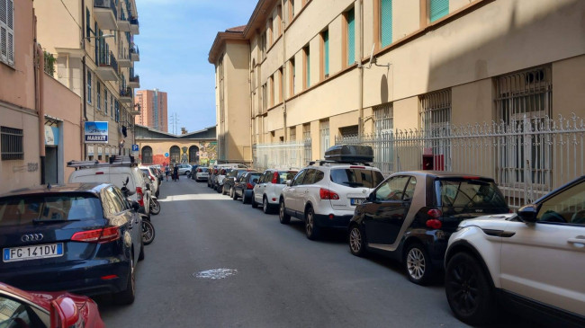 Box o garage in vendita a Genova