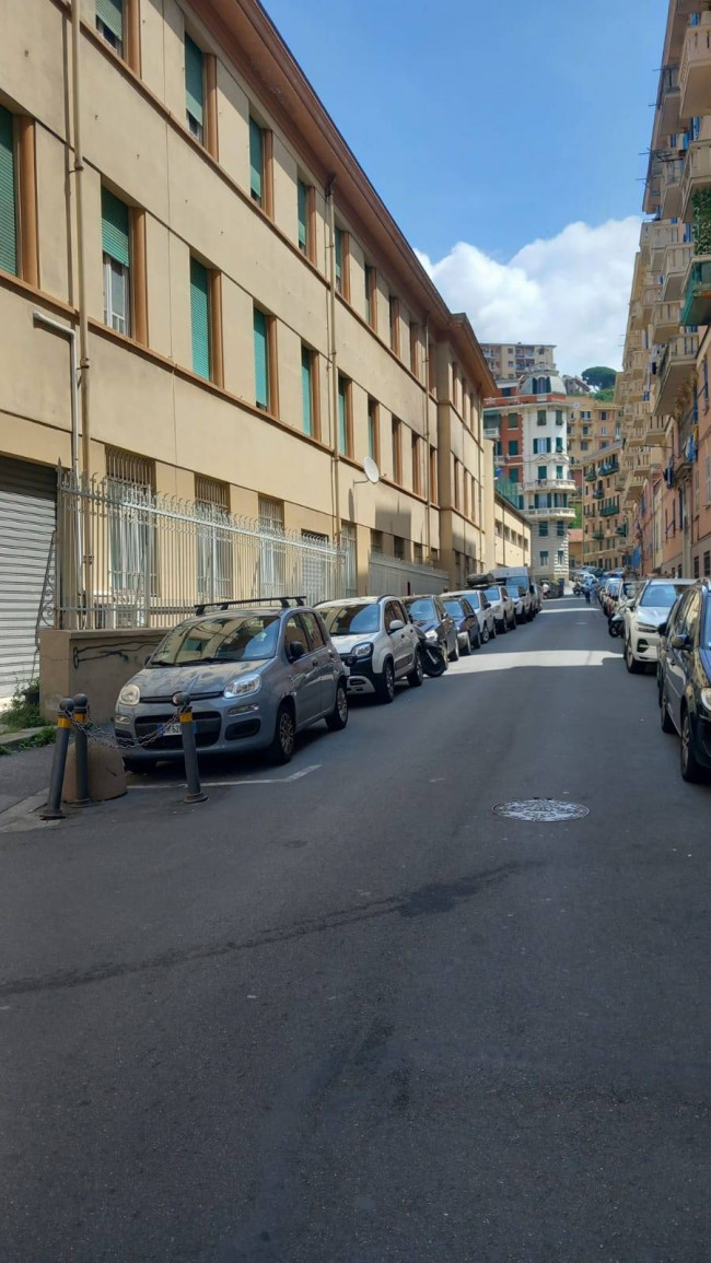 Box o garage in vendita a Genova