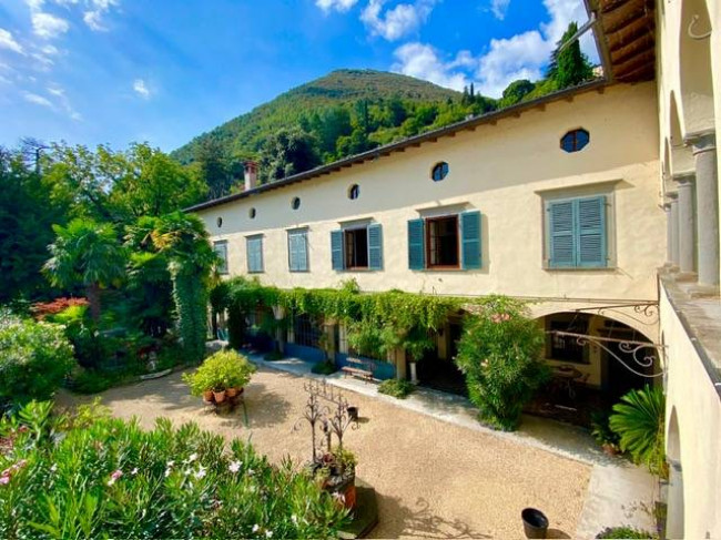 Villa in vendita a Tavernola Bergamasca (BG)