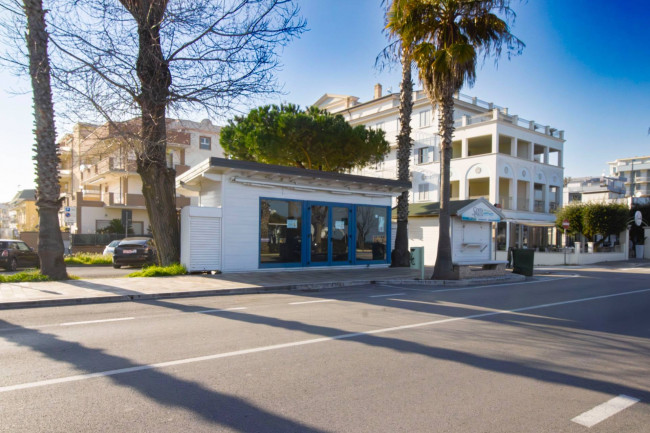 Locale commerciale in vendita a Alba Adriatica