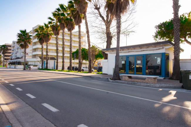 Locale commerciale in vendita a Alba Adriatica