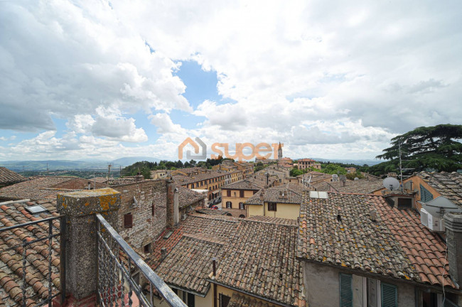 Stabile / Palazzo in vendita a Perugia