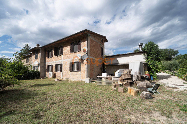 Porzione di Casa in vendita a Assisi